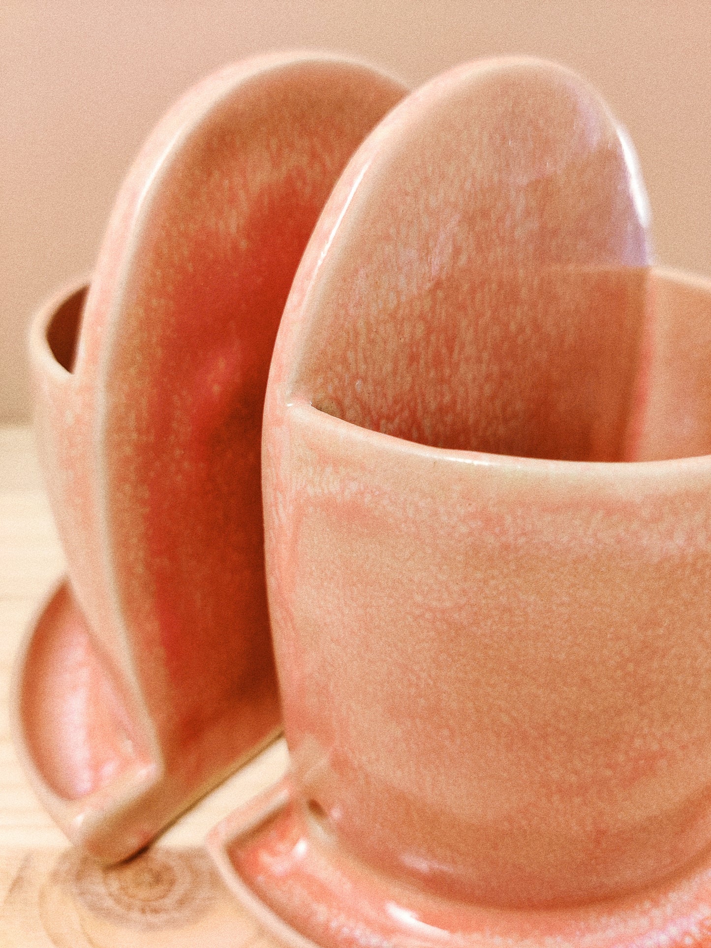 Bokstöd & blomkruka i ett