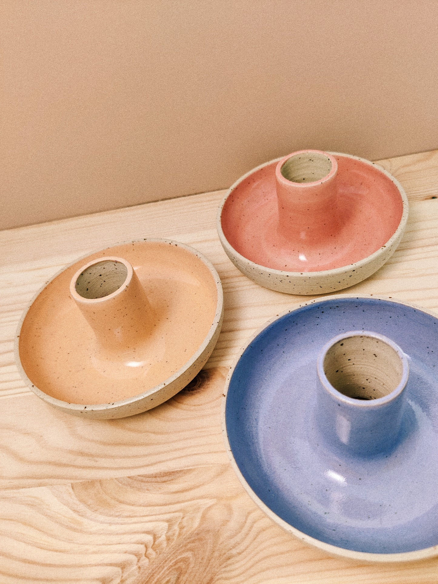 Ljusstakar i pastelltoner