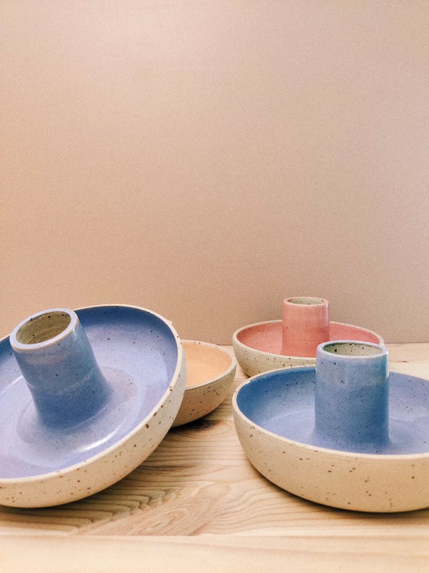 Ljusstakar i pastelltoner