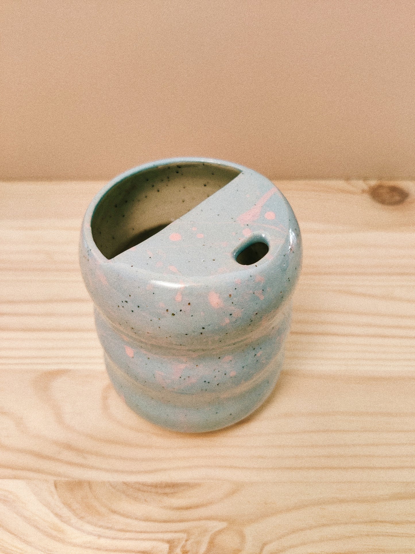 Sippy-/To Go-muggar med färgstänk