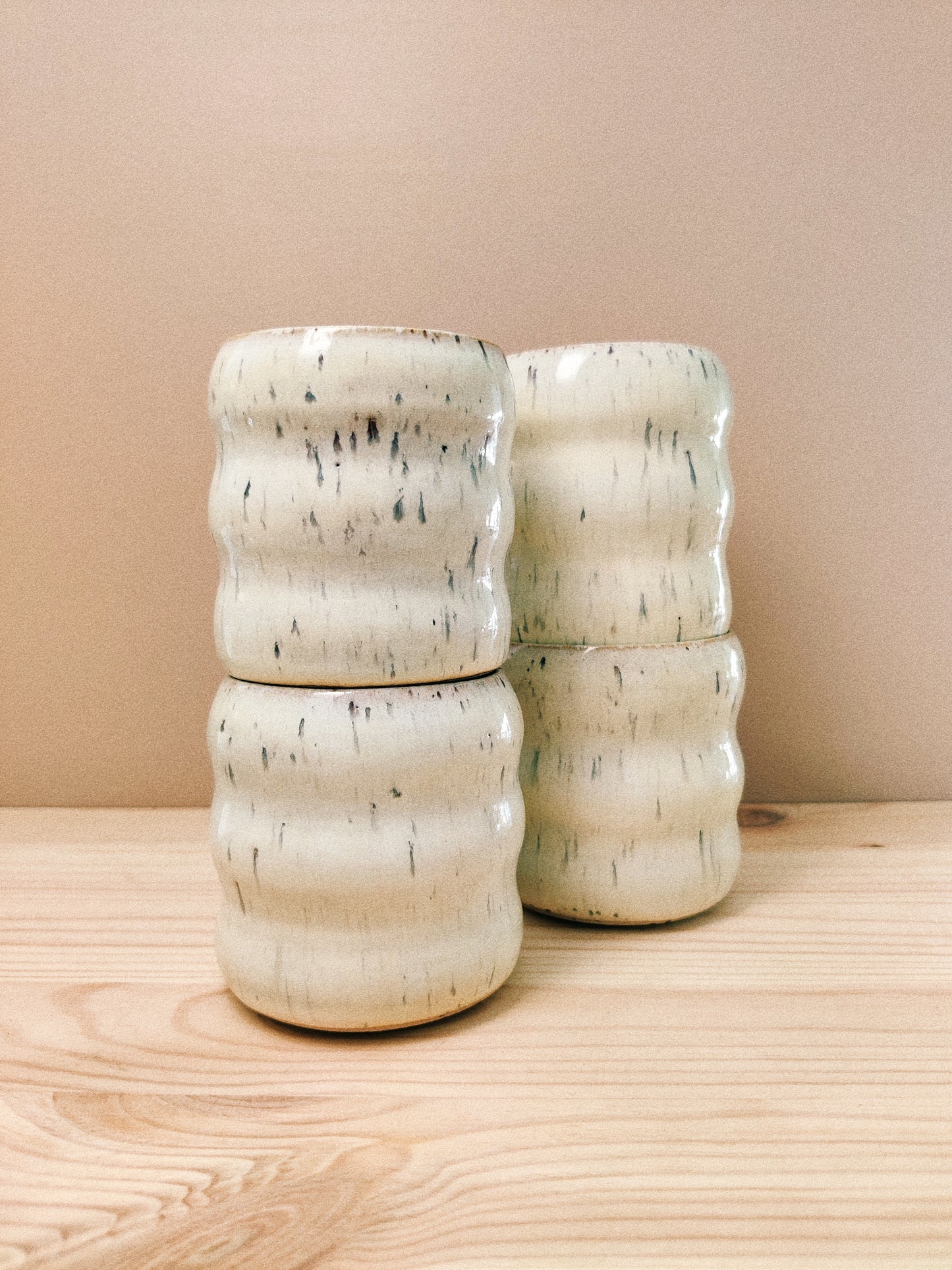 Ljust citrongula muggar (säljs i par)