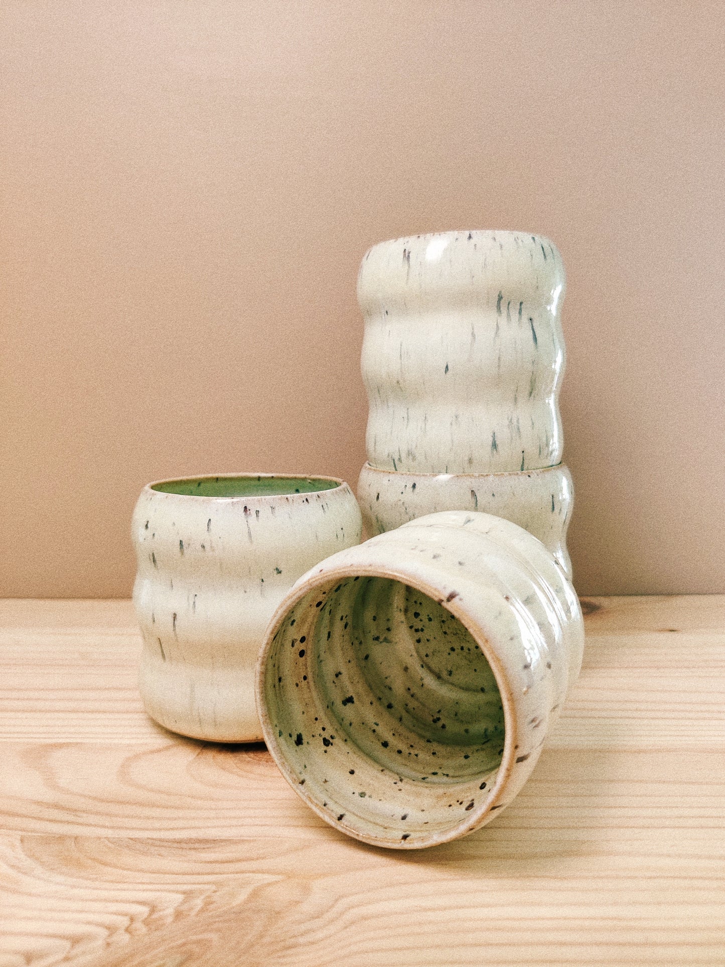 Ljust citrongula muggar (säljs i par)