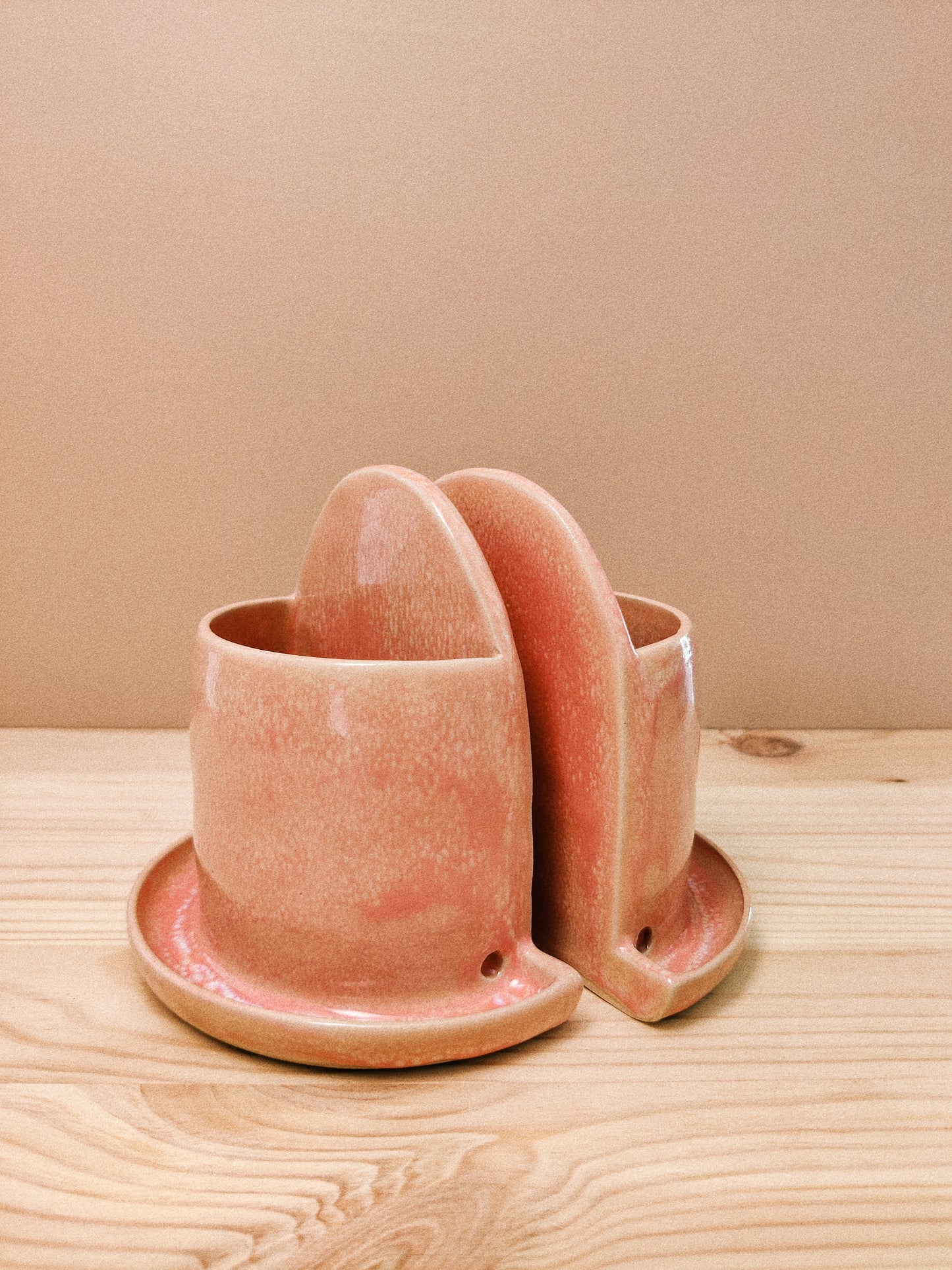 Bokstöd & blomkruka i ett