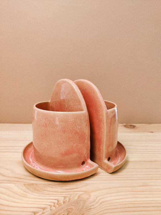 Bokstöd & blomkruka i ett