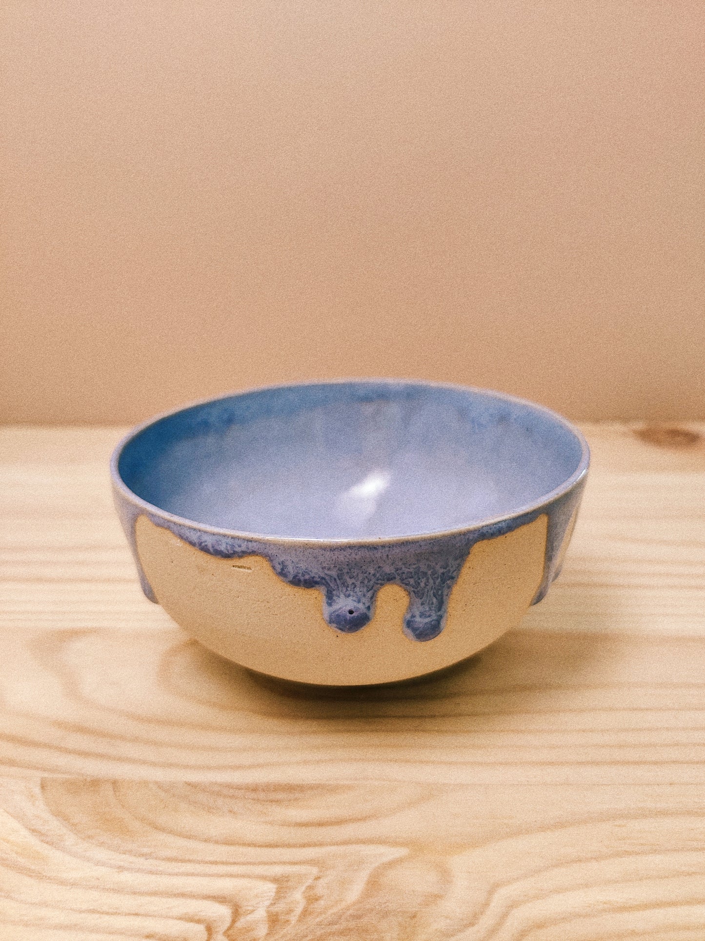 Liten skål med lavendeldroppar