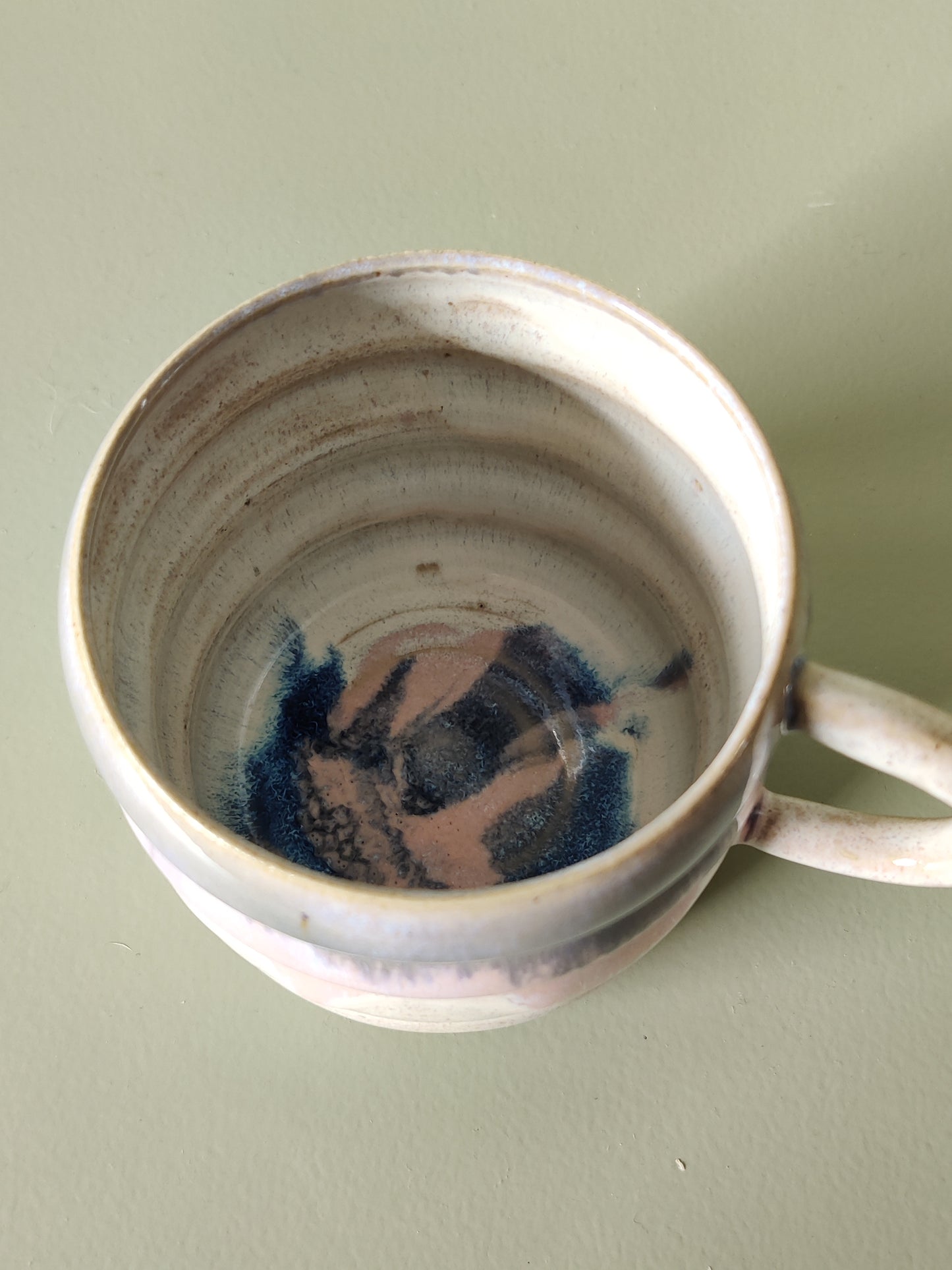 Pastellig mugg med öra